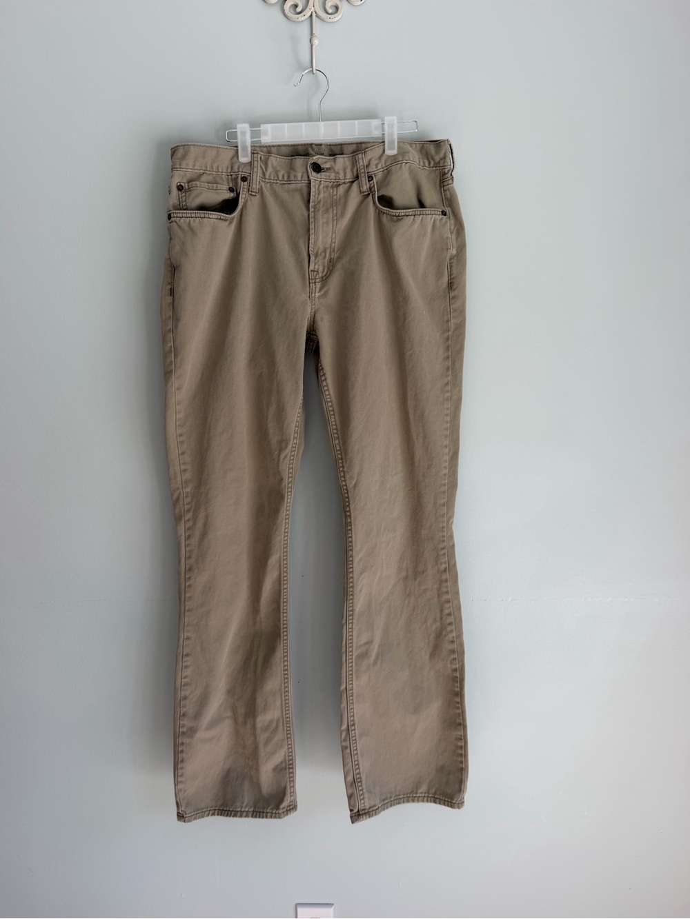 Old Navy Men's Bootcut Jeans in Khaki